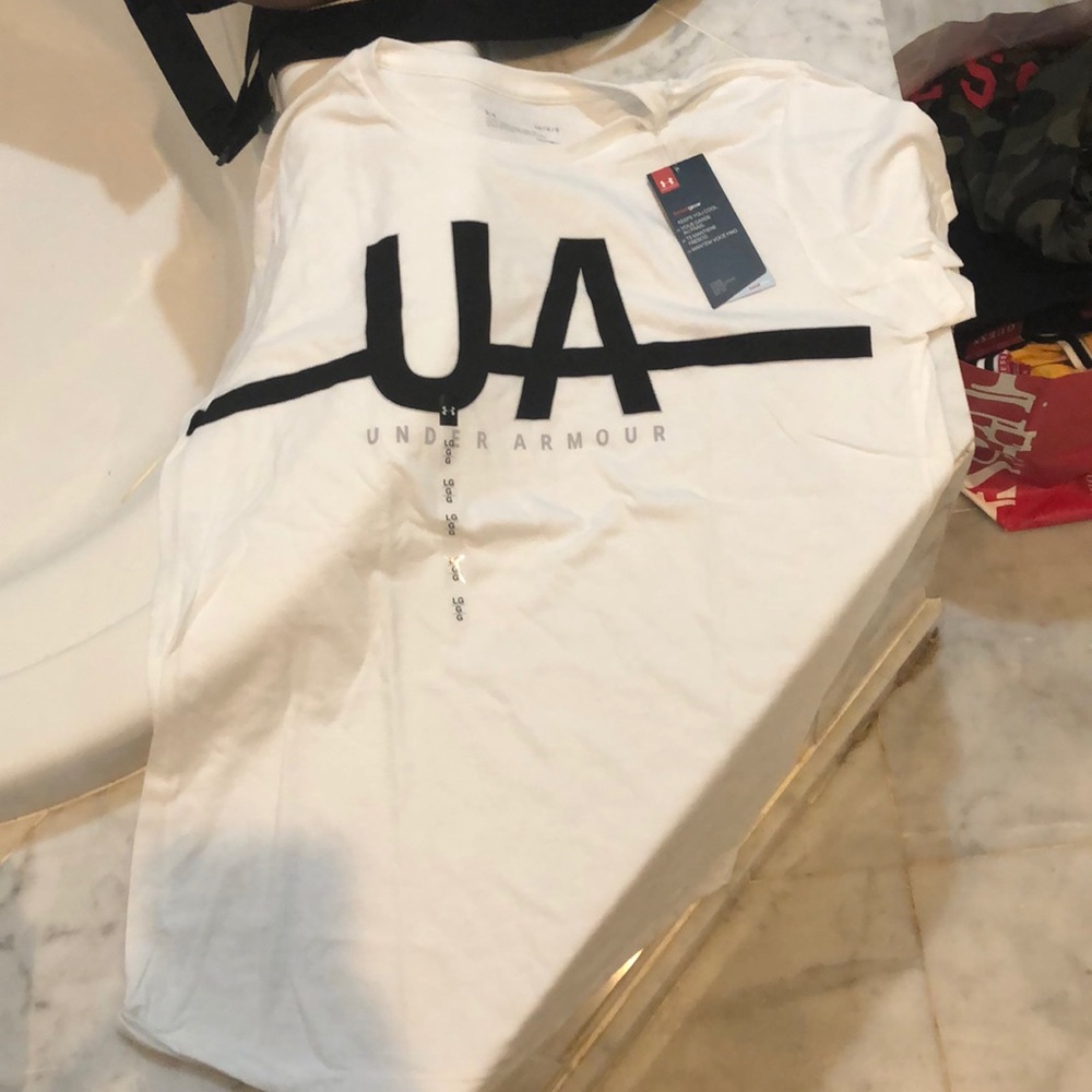 NWT UNDER ARMOR TEE